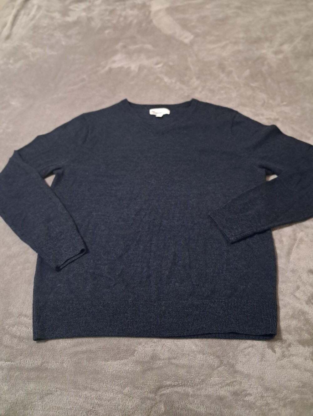 The Commons Men's Blue V-neck Pullover Sweater 100% Merino Wool Sz. M Hand Wash.